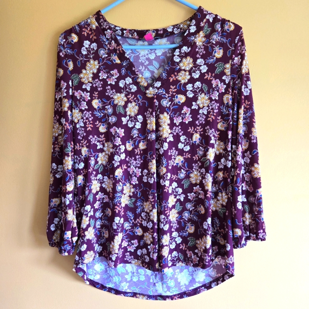 Vince Camuto Floral V-Neck Top, PTP=18.5"